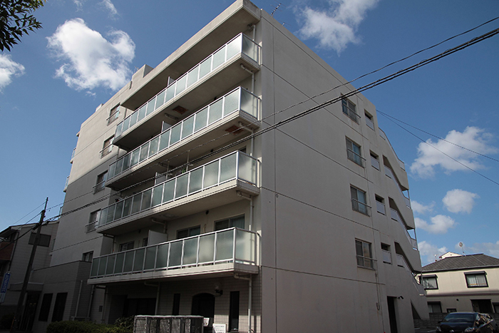 京都大阪方面への通勤アクセス良好。閑静な街に建つマンションS.T.MON